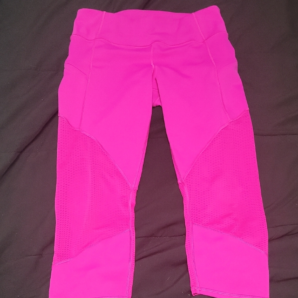 Athleta Medium Mesh Contender Capri